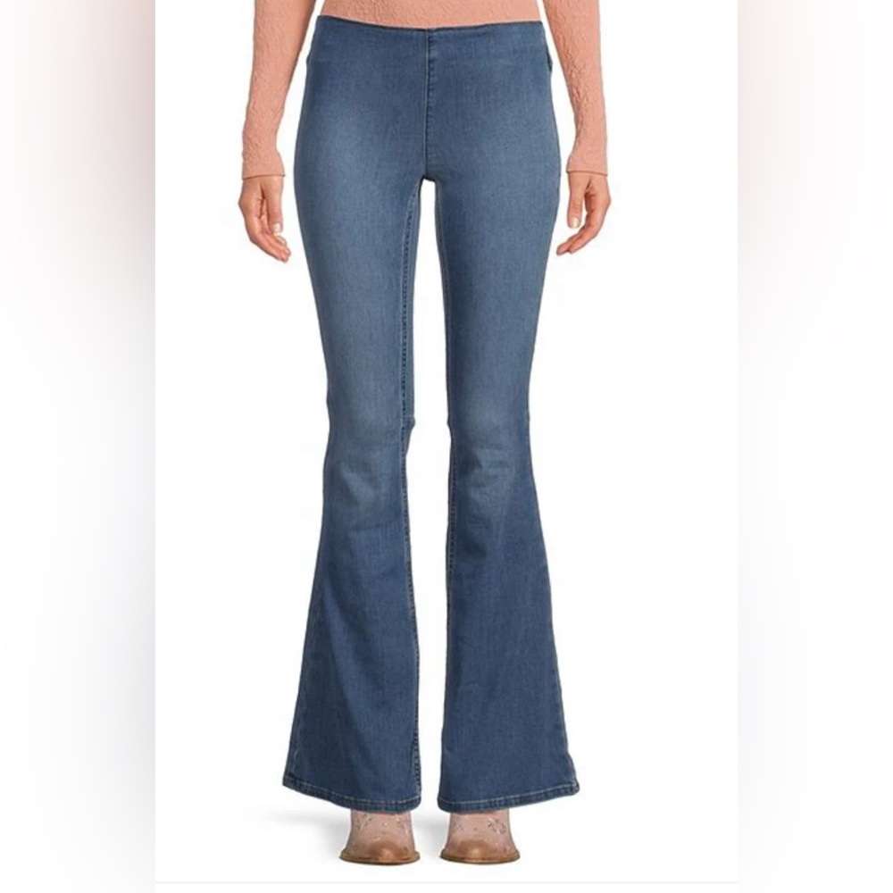 We the Free People Free Movement Gummy Flared Leg Mid Rise Stretch Jeans. S.26.